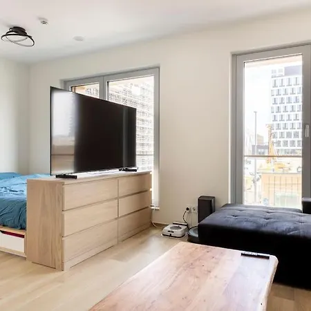 Modern Near Pwc&deloitte&cloche D’or Mall *